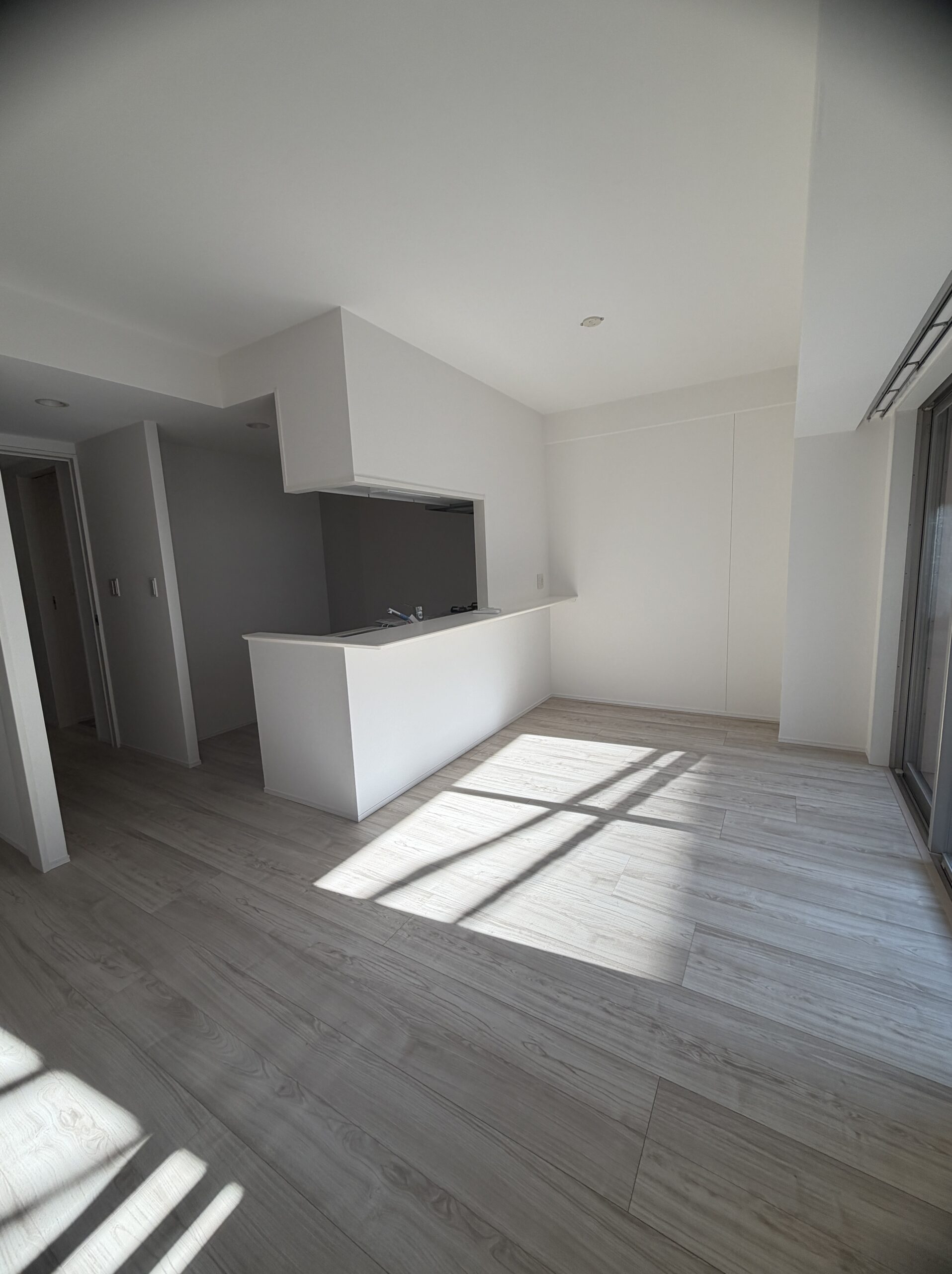 中古販売マンション上野松が谷2丁目リビング画像②