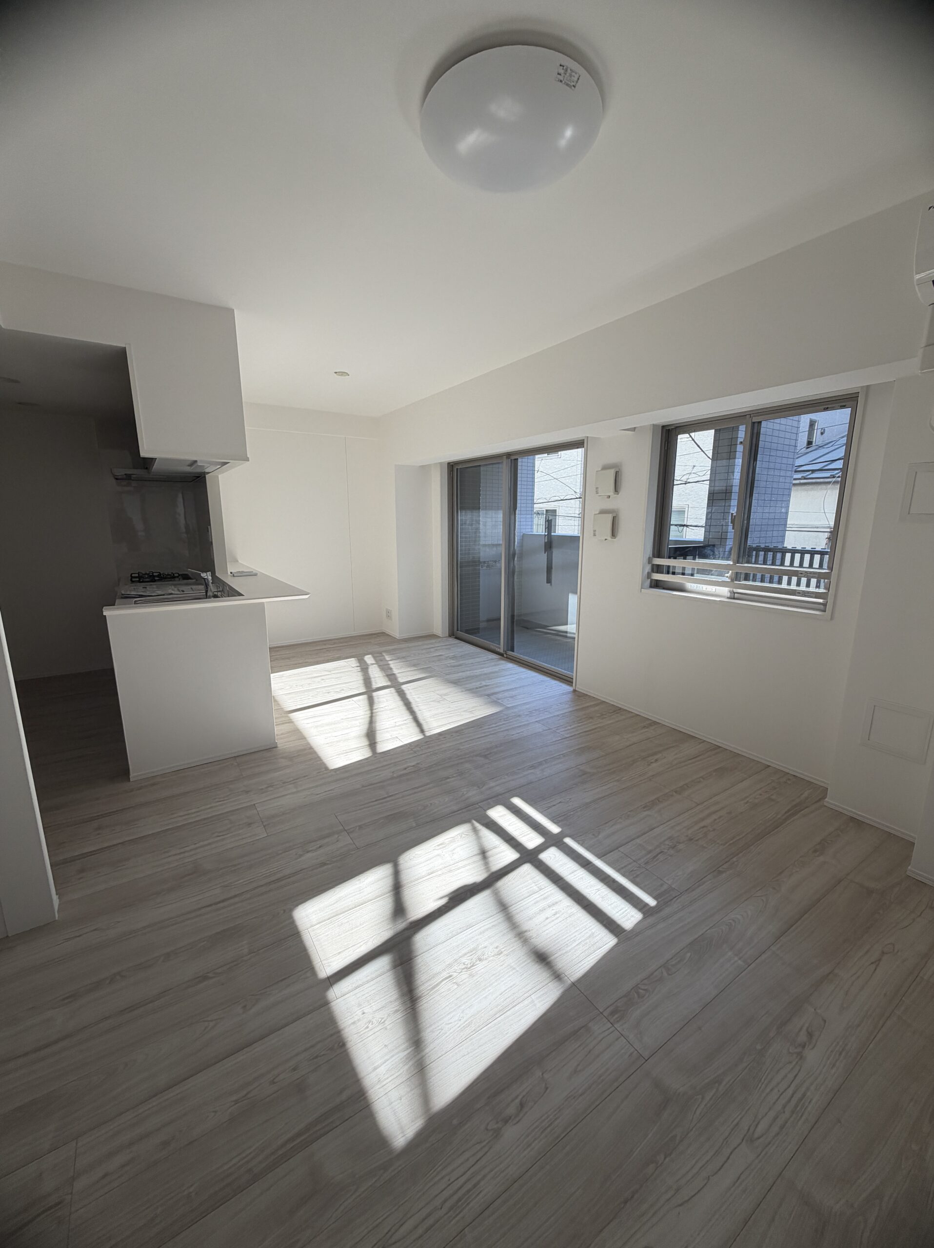 中古販売マンション上野松が谷2丁目リビング画像