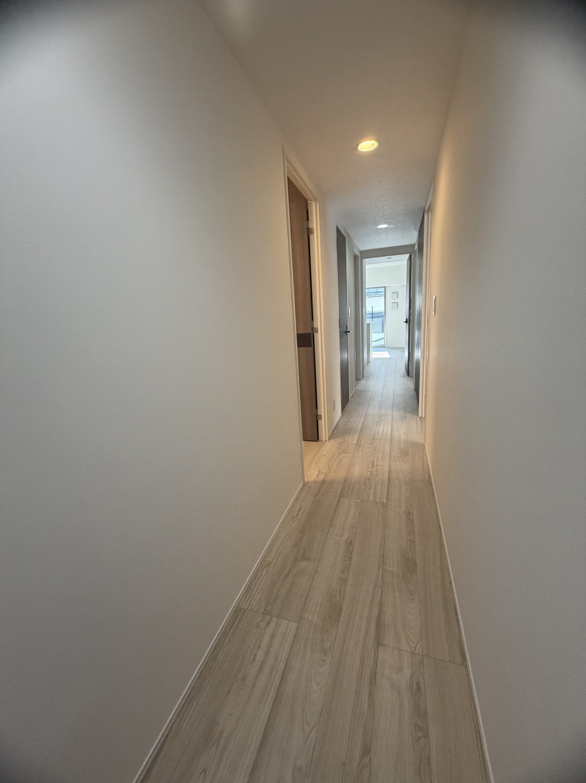 中古販売マンション上野松が谷2丁目廊下画像