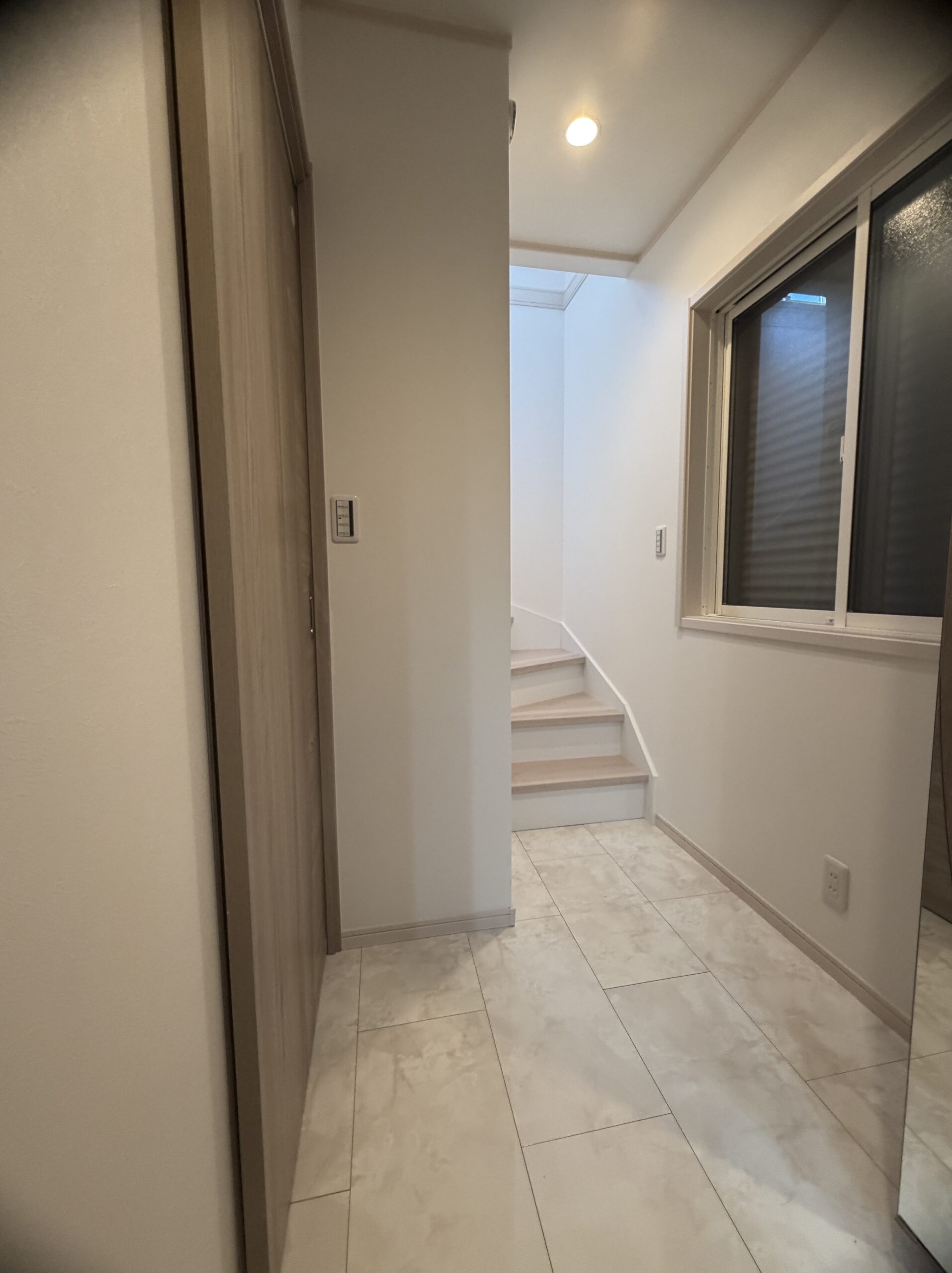 足立区千住緑町2丁目の廊下階段画像